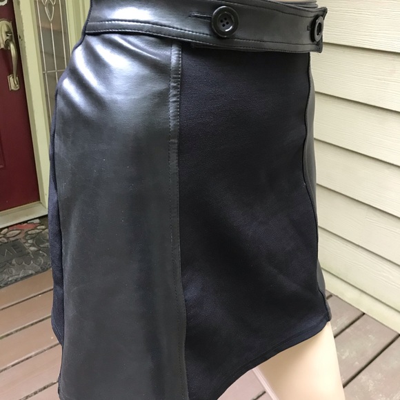 ADORABLE MINI SKIRT FROM FRANCE W/LEATHER ON SIDES - Picture 4 of 6